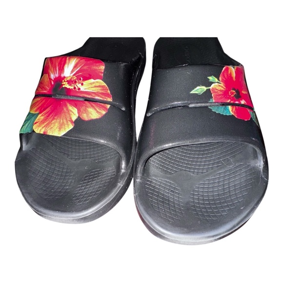 Oofos Ooh Ahh Limited Hibiscus Sandals 9 - Picture 3 of 6